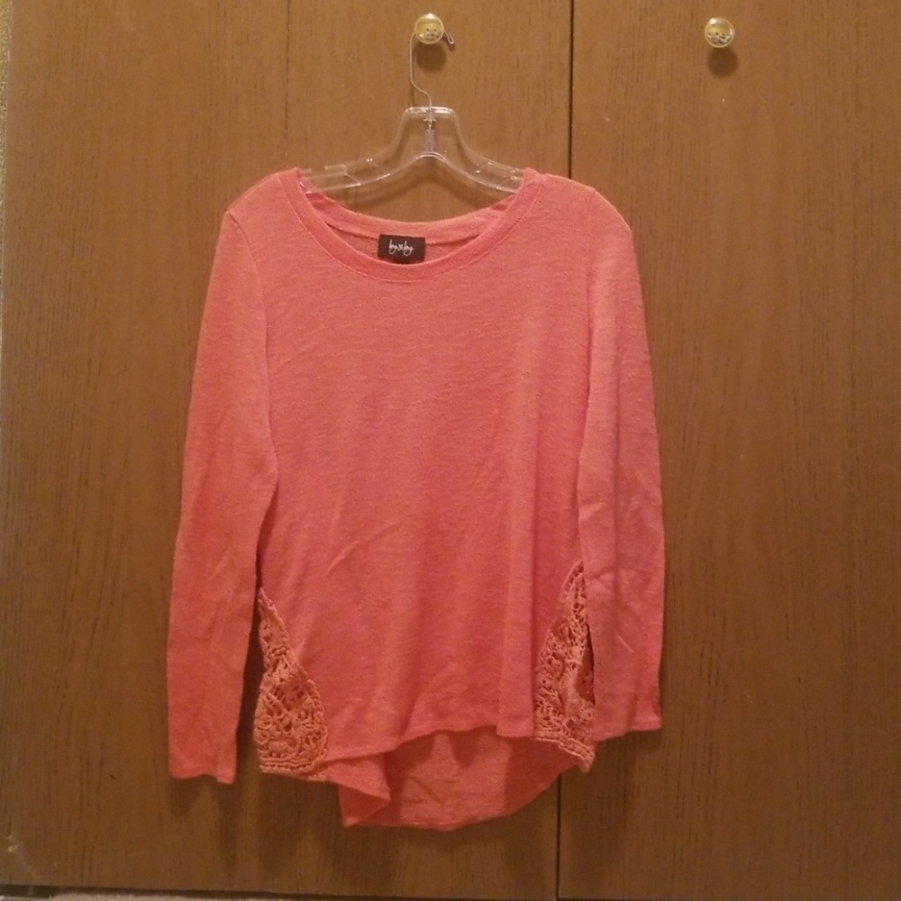 Thin long sleeved shirt